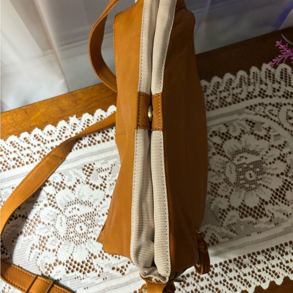 🔥Margot New York Mickey Double Zip Crossbody Camel Color PRICED TO SELL - Picture 7 of 10